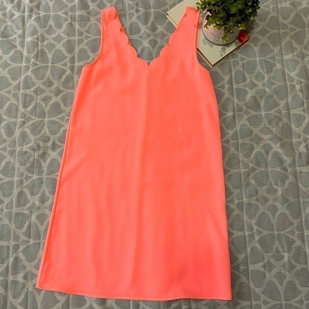 Everly Neon Coral Scallop-neck Shift Dress Size Small - Picture 1 of 4